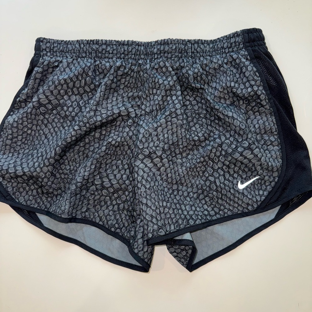 Nike Girls Gray Patterned Athletic Shorts